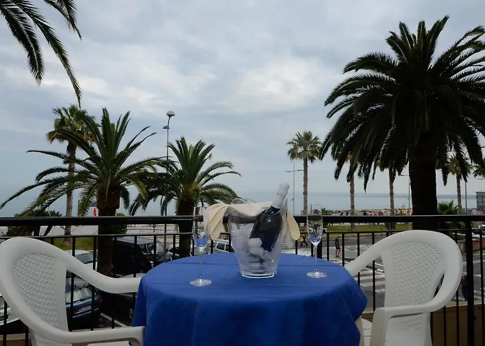 Lido Mazzini 2* Loano