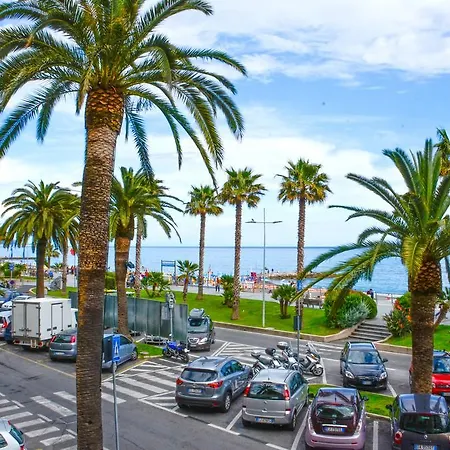 Lido Mazzini 2* Loano